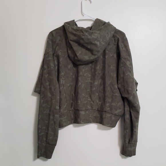 Athleta Hoodie Green Camo Women Farallon Cropped Gym Medium - Picture 2 of 6